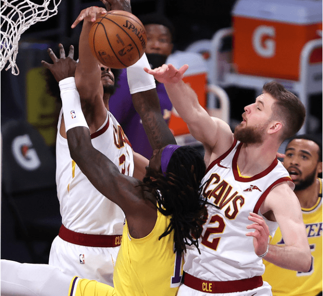 南宫28-凯恩在湖人比赛中大胜，回归赛场引发热议！的简单介绍