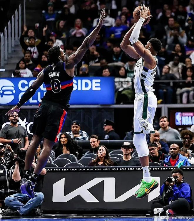 南宫28-字母哥回归赛场，战术调整首场状态亮眼，TL观众沸腾！的简单介绍