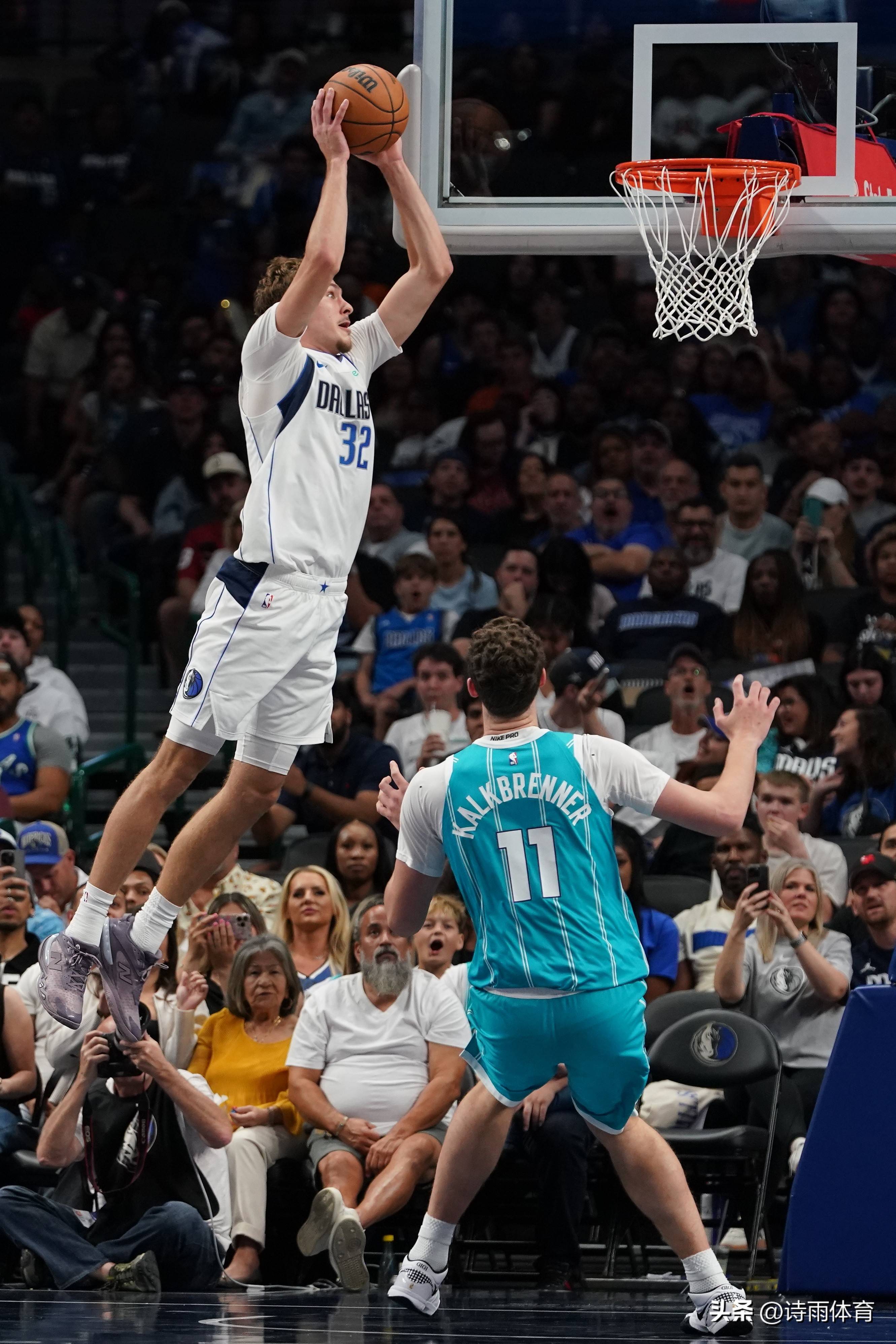 南宫28-浓眉哥在独行侠比赛中高光表现，战术调整引发热议！的简单介绍